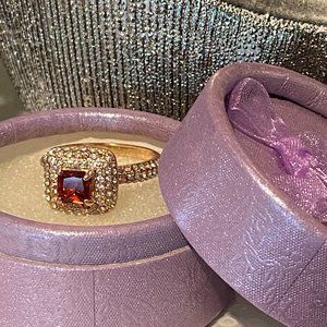 Gorgeous Gold Tone Ring with sparkling Crystals.